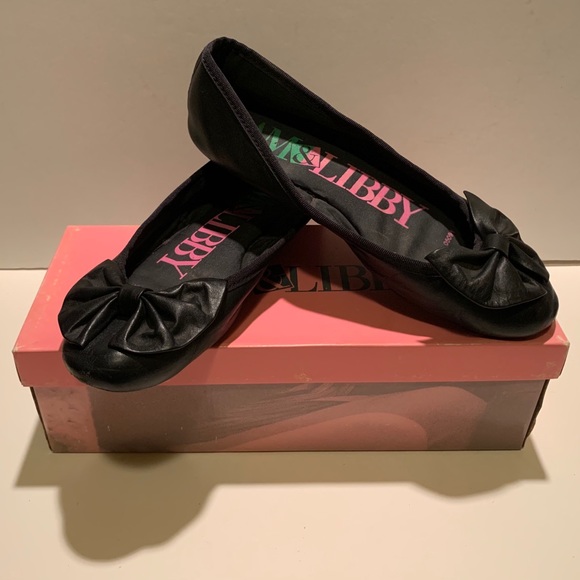 WOMEN’S BLACK SAM & LIBBY BOW BALLET FLATS.